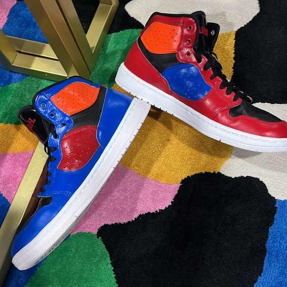 Gently used air Jordan for men jump man custom made 2 different colours - Picture 3 of 7